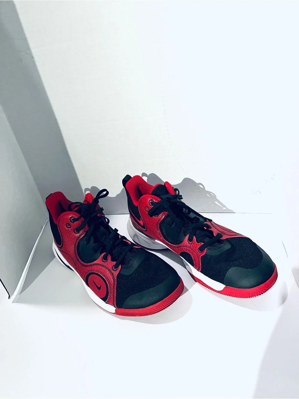 Nike Men’s FLY BY 2 Mid Low-Top Basketball  Shoes.  Black& Red.      SIZE 11 - Picture 8 of 10